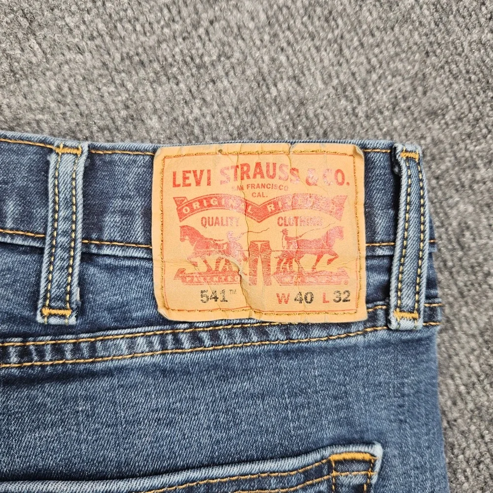 Levis measurements waist